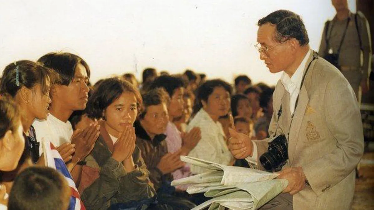 H.M. プミポン国王の日。 父の日。