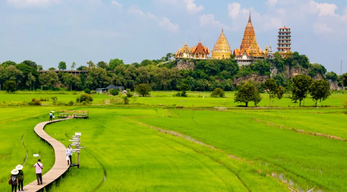เที่ยวสายบุญตระเวนไหว้พระ 9 วัด กาญจนบุรี