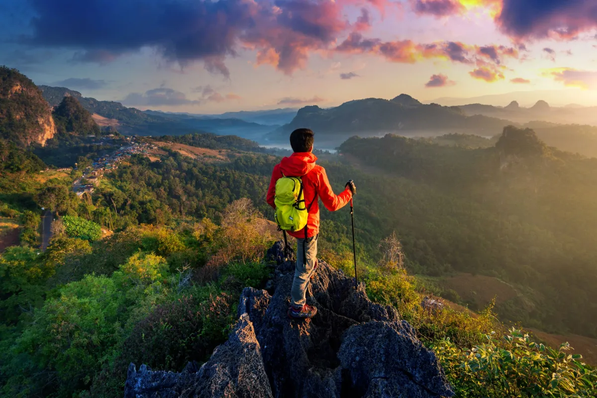 アドベンチャー観光  ハイキング 、登山  、雲海拝見：キューメーパン市(Kew Mae Pan),チェンマイ県で