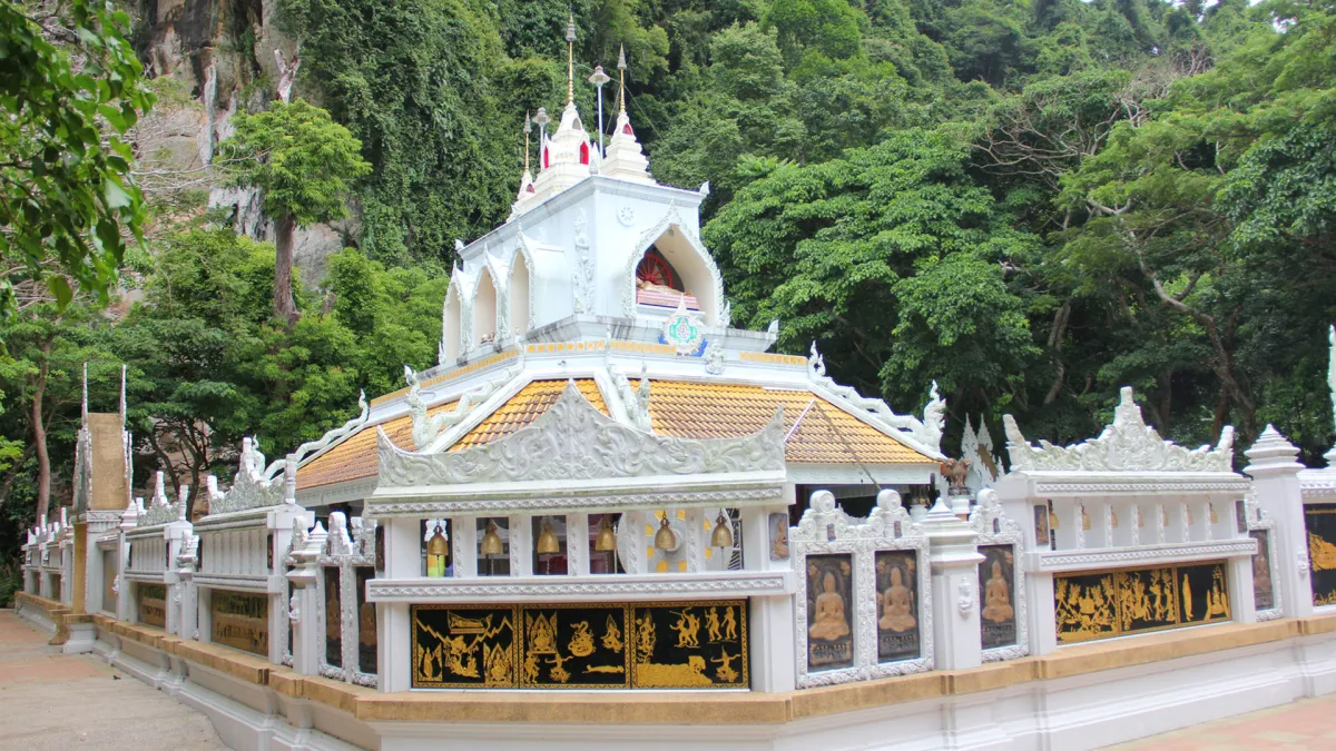 Historical Tourism: Wat Phu Khao Thong and the Buddha Image Wearing a Manohra Crown in Trang
