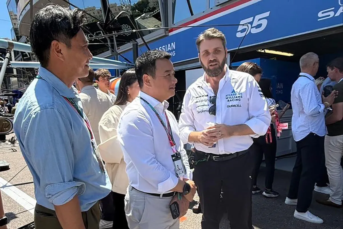 観光スポーツ大臣は、モナコのエフワン、レースを視察しました。